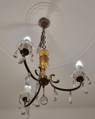 Lampadario in ottone e gocce di cristallo