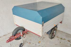 Carrello appendice per auto coperto