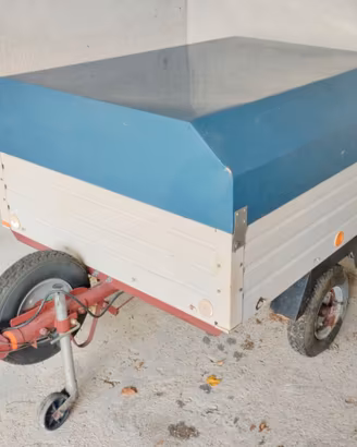 Carrello appendice per auto coperto