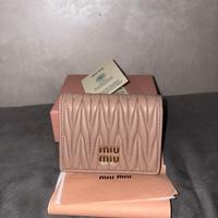 MiuMiu portafoglio nuovo e originale in pelle rosa