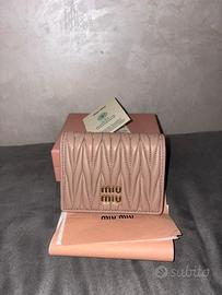 MiuMiu portafoglio nuovo e originale in pelle rosa