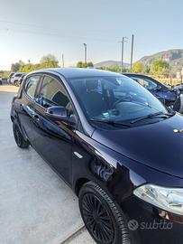 Lancia Ypsilon 1.2 69 CV 5 porte Platinum km 94 mi