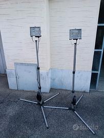 Faretto con tre piedi