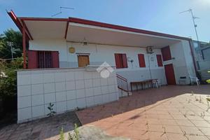 VILLA A SCHIERA A CASSANO DELLE MURGE