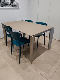 Tavolo Bontempi con sedie Calligaris
