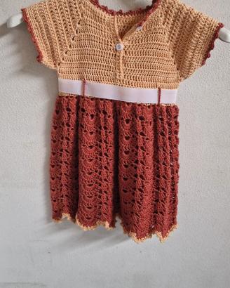 Vestito fatto a mano in lana per bambina