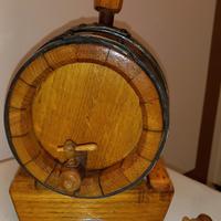 botte piccola in legno fatta a mano