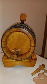 botte piccola in legno fatta a mano