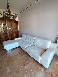 Divano bianco panna in pelle