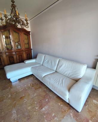 Divano bianco panna in pelle