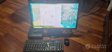 mini pc Fujitsu completo di monitor 24 pollici