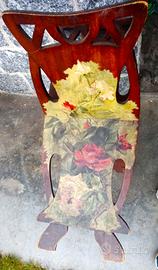 Vecchio porta riviste in legno dipinto a mano.