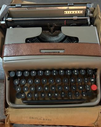 Olivetti macchina Lettera 22