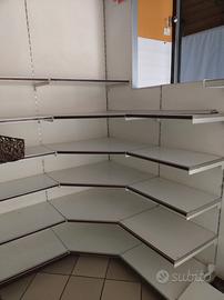 ARREDAMENTO PER NEGOZIO