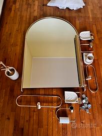 Specchio e set bagno