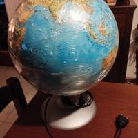 Mappamondo illuminabile.