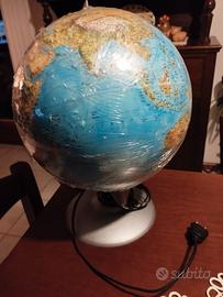 Mappamondo illuminabile.