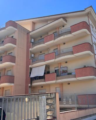 Assemini trivano con cantina e posto auto