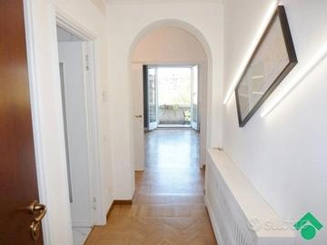 Ultimo piano, luminoso. 3 minuti da metropolitana