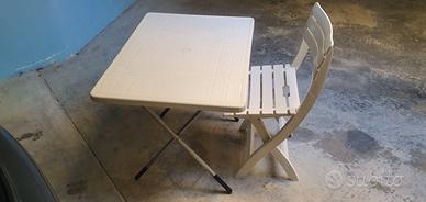 Tavolino e sedie pieghevoli