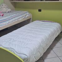 Due letti per cameretta disponibili con un materas