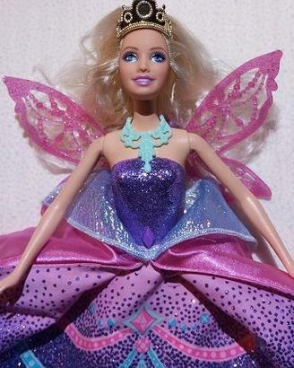 Barbie principessa con ali mobili