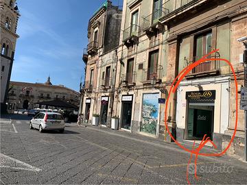 Negozio piazza in Duomo Acireale