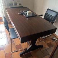 Scrivania e poltroncina i