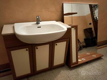 Mobiletto bagno con specchiera e lavello