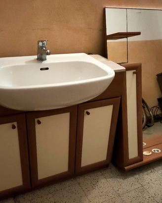 Mobiletto bagno con specchiera e lavello