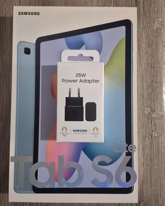 Samsung Galaxy Tab S6 Lite con alimentatore