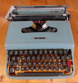 Macchina da scrivere Olivetti Lettera 22
