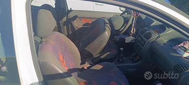 auto funzionalmente ma maltenuta 400€ trattabili