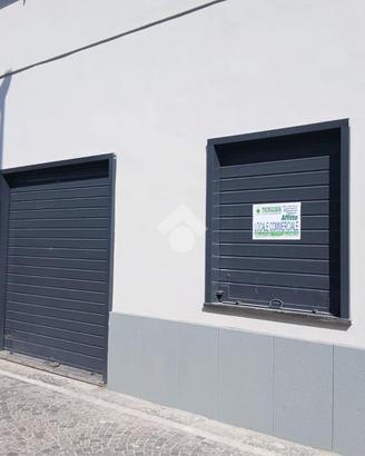 NEGOZIO A POMIGLIANO D'ARCO
