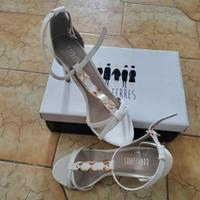 Décolleté bianco con cinturino