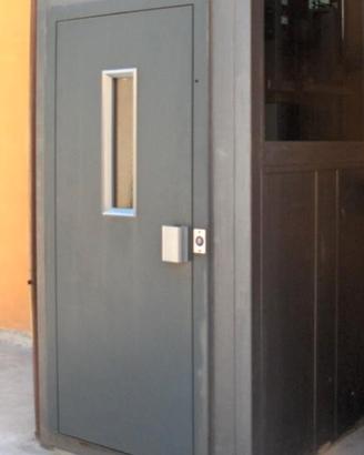 Porta semiautomatica