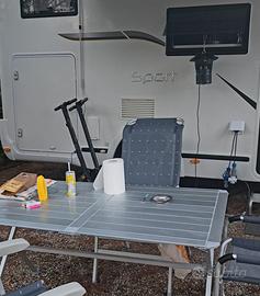 sedie e tavolo da campeggio