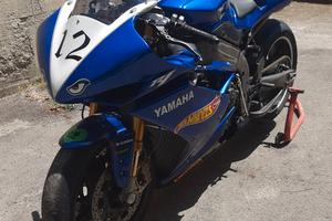 yamaha r1 2008 pista
