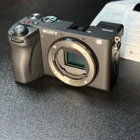 Sony alpha 6700 + obiettivo 16/50 + microfoni