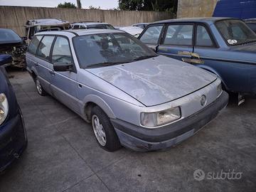 Volkswagen Passat 1993 Demolita - Per Ricambi