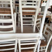 Tavoli e sedie in legno