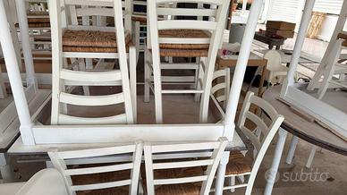 Tavoli e sedie in legno