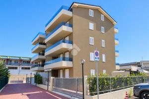 3 LOCALI A TORTORETO