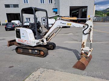 Escavatore bobcat 325