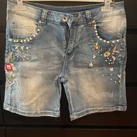 Jeans corti ricamati