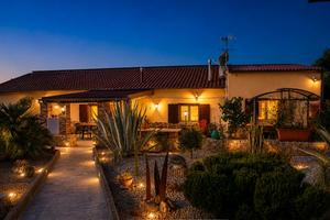 HOUSE INES. GRAZIOSA bifamiliare con GIARDINO