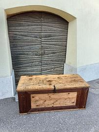 Vecchia cassa panca