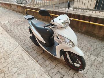 Honda Vision 50 bianco