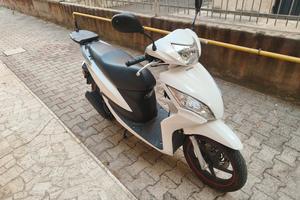 Honda Vision 50 bianco