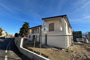 QUADRIFAMILIARE A PARMA